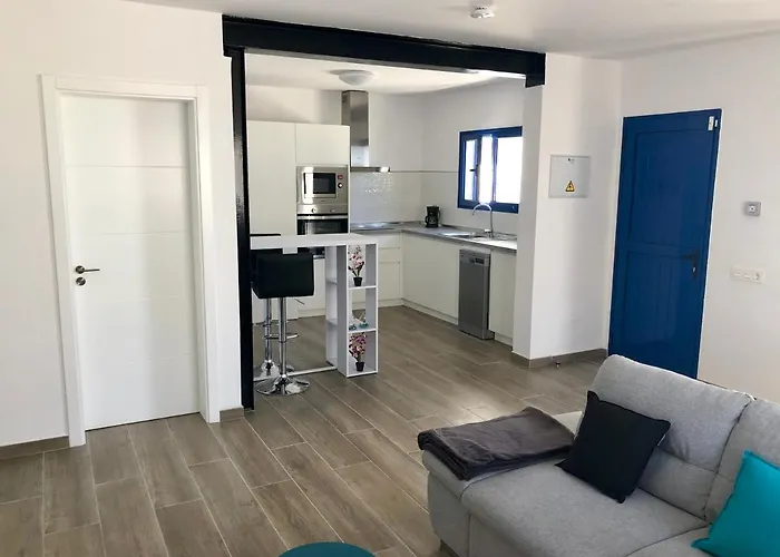 Sea Front Frente Al Mar Апартаменты *